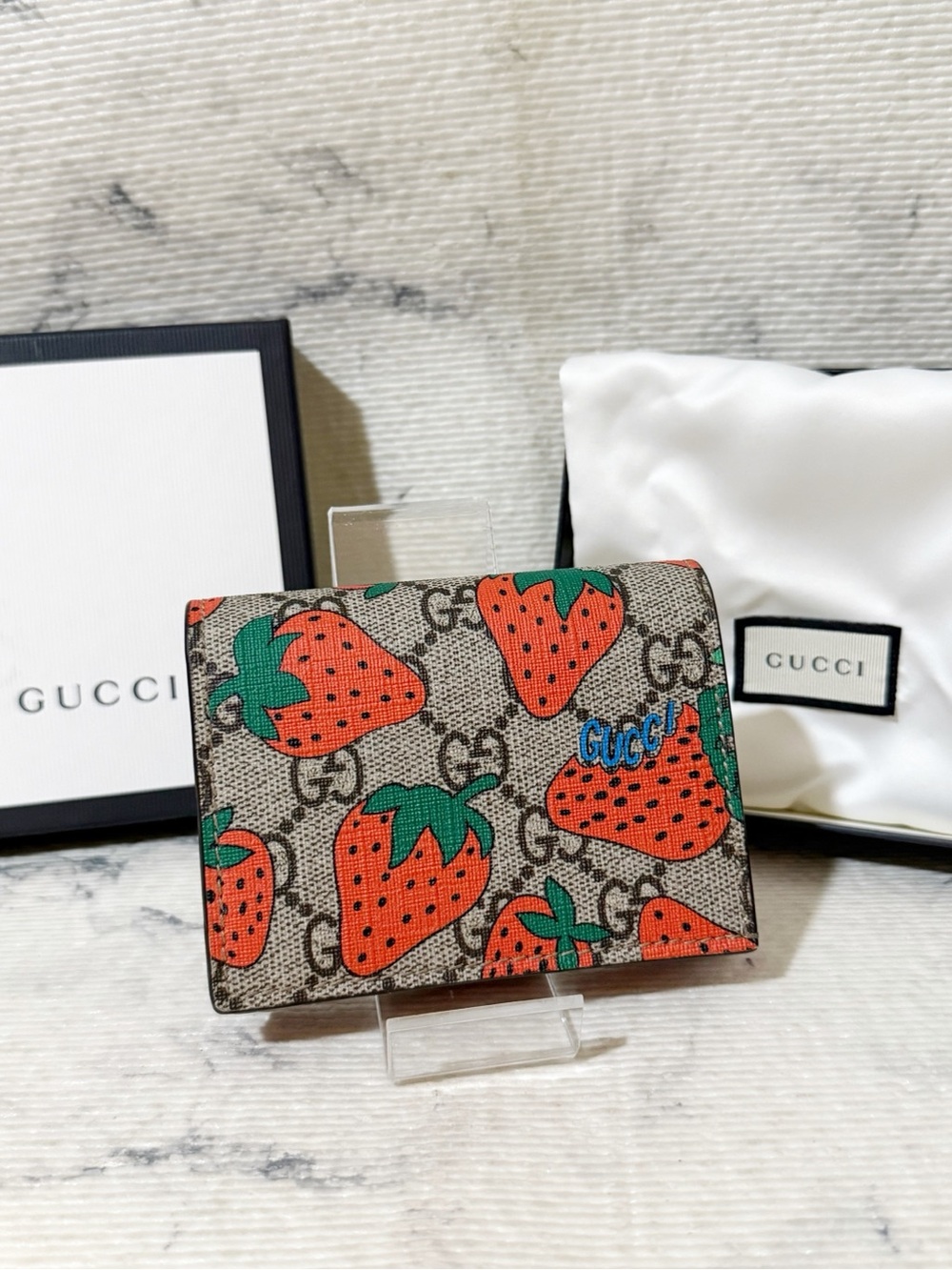 Gucci GG Supreme Strawberry Print Card Case Wallet with COA - Picture 4 of 17